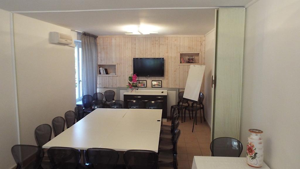 Hotel Le Coin Fleuri Digne-les-Bains Esterno foto