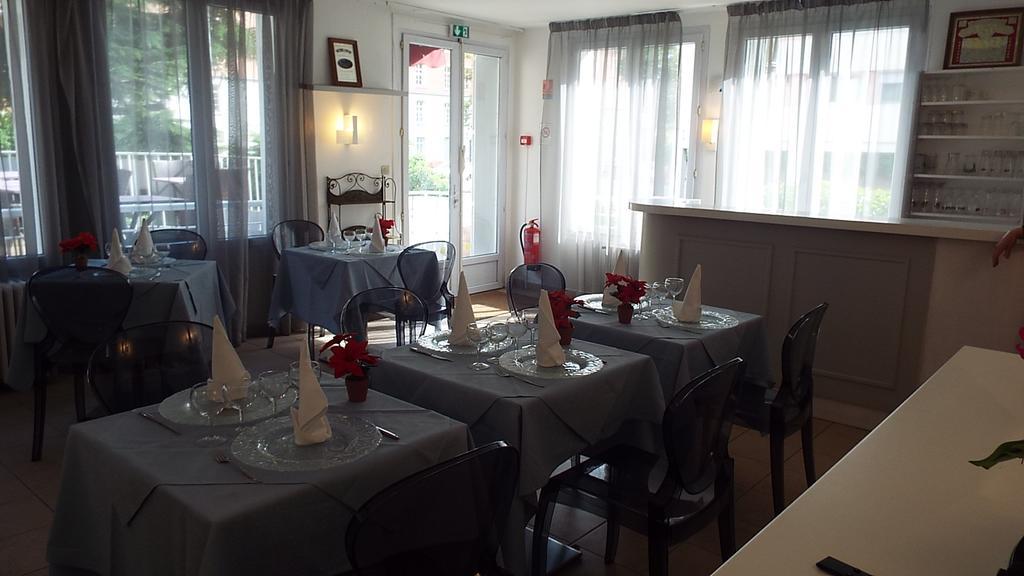 Hotel Le Coin Fleuri Digne-les-Bains Esterno foto