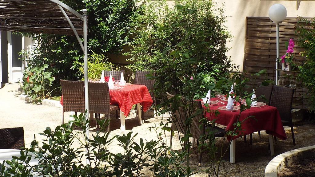 Hotel Le Coin Fleuri Digne-les-Bains Esterno foto
